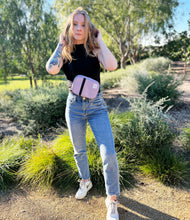 Load image into Gallery viewer, Daisy Daze Smell-Proof Crossbody Bag (Lavender)