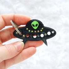 Load image into Gallery viewer, Alien Encounter Keychain
